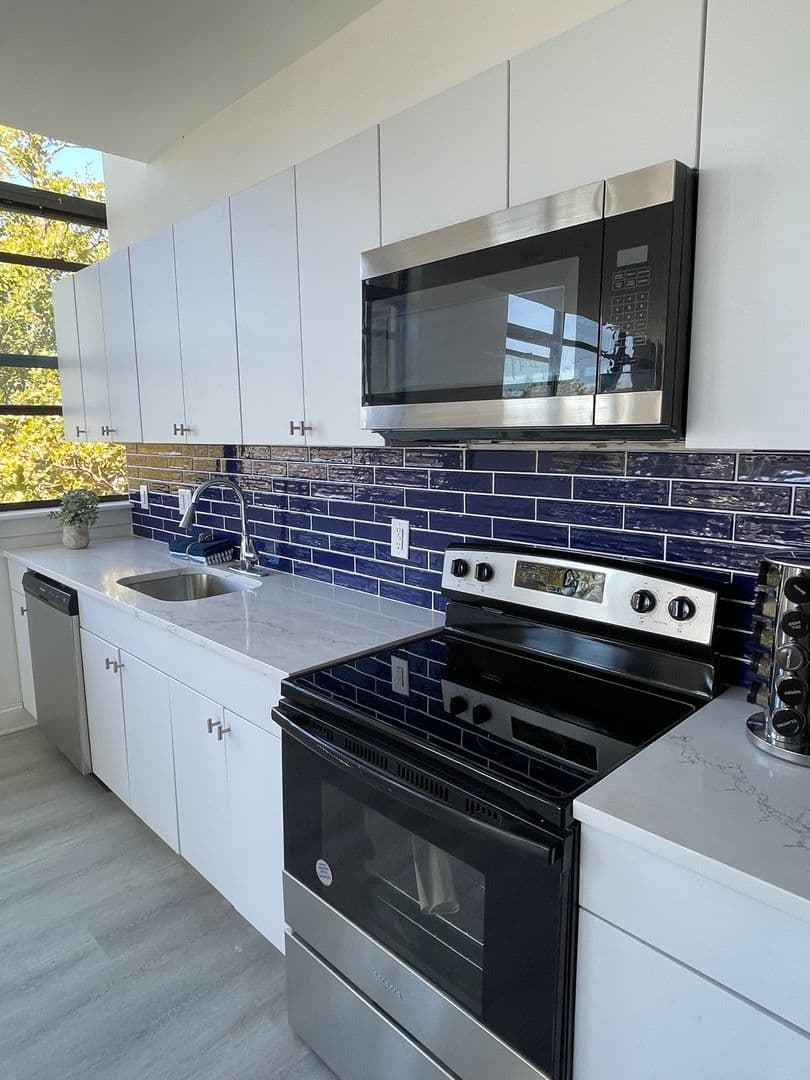 Philadelphia Apartment: 1600 W Hunting Park
