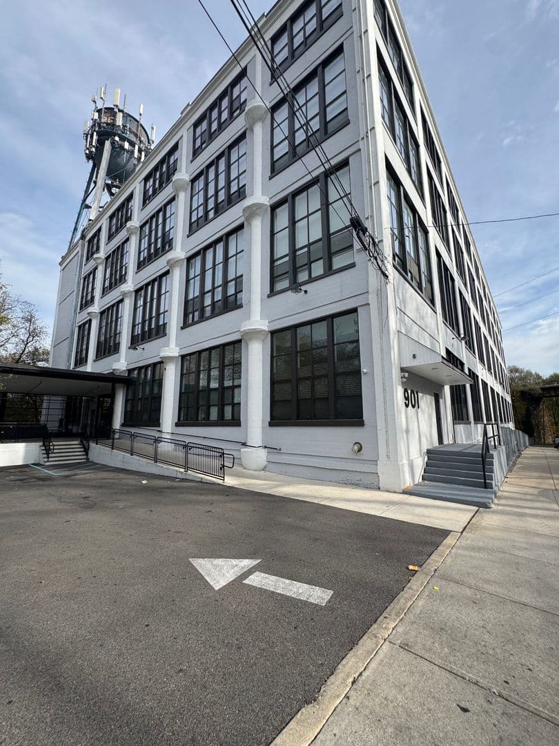 Darby Apartment: 901 Quarry St