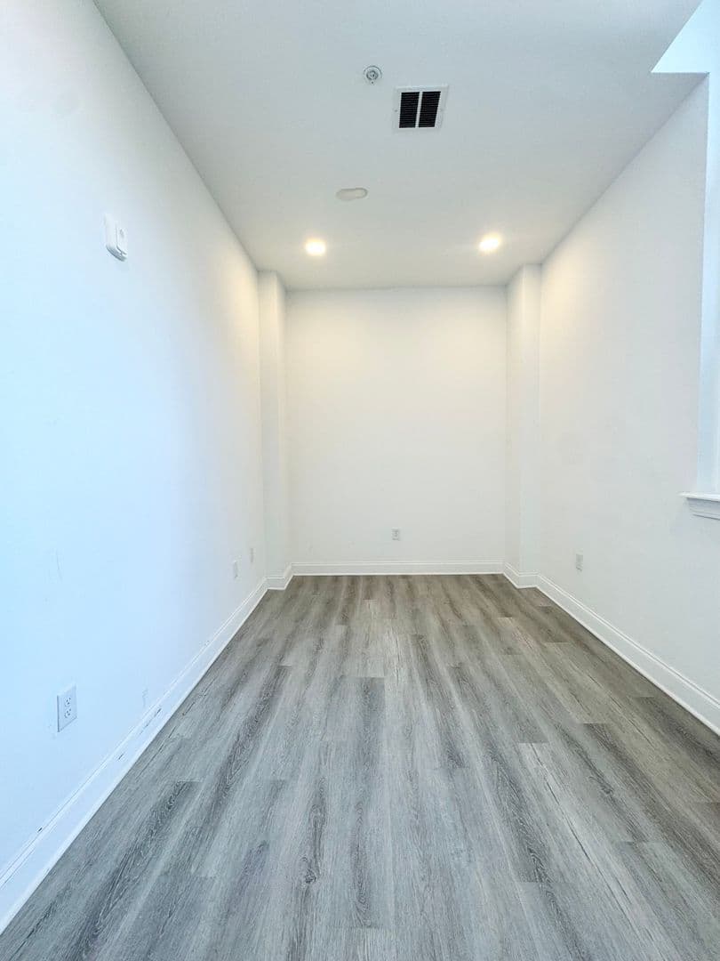 Philadelphia Apartment: 1600 W Hunting Park