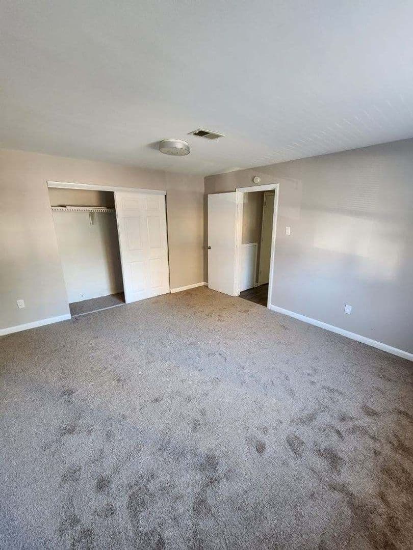 Royersford Apartment: 25 North 5th Ave