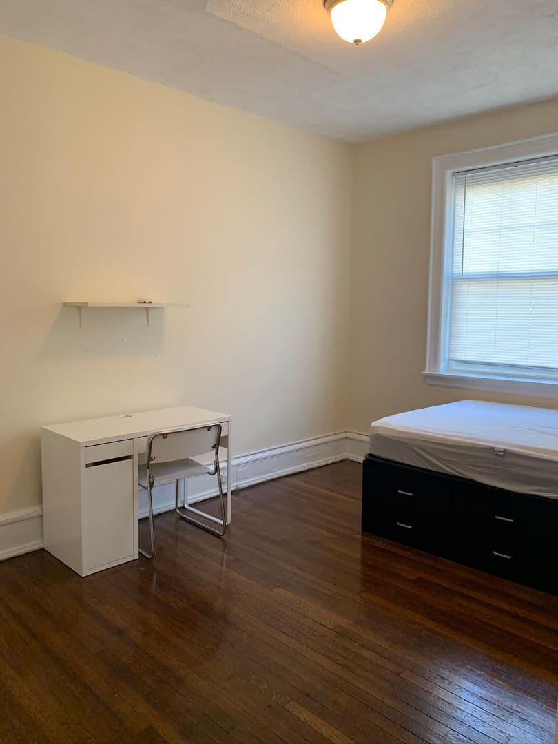 Philadelphia Apartment: 520 South 42nd St