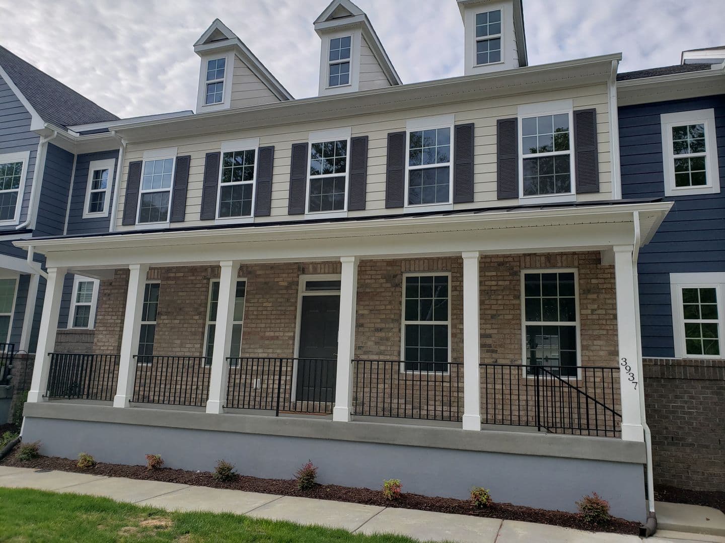 Williamsburg House: 3937 Northridge Street