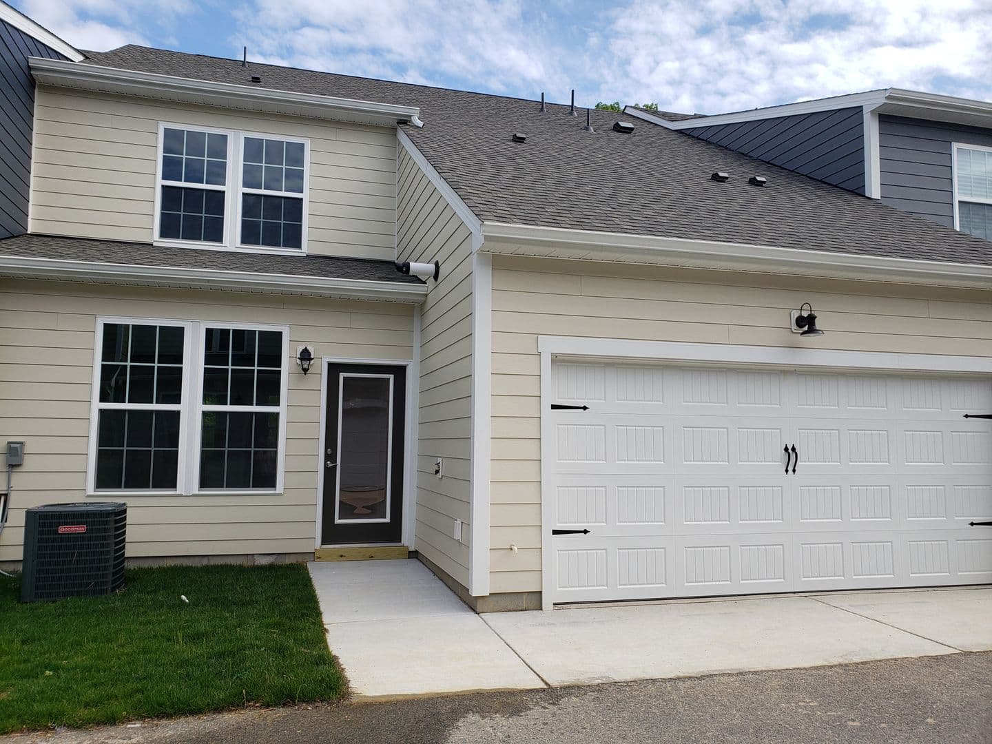 Williamsburg House: 3937 Northridge Street