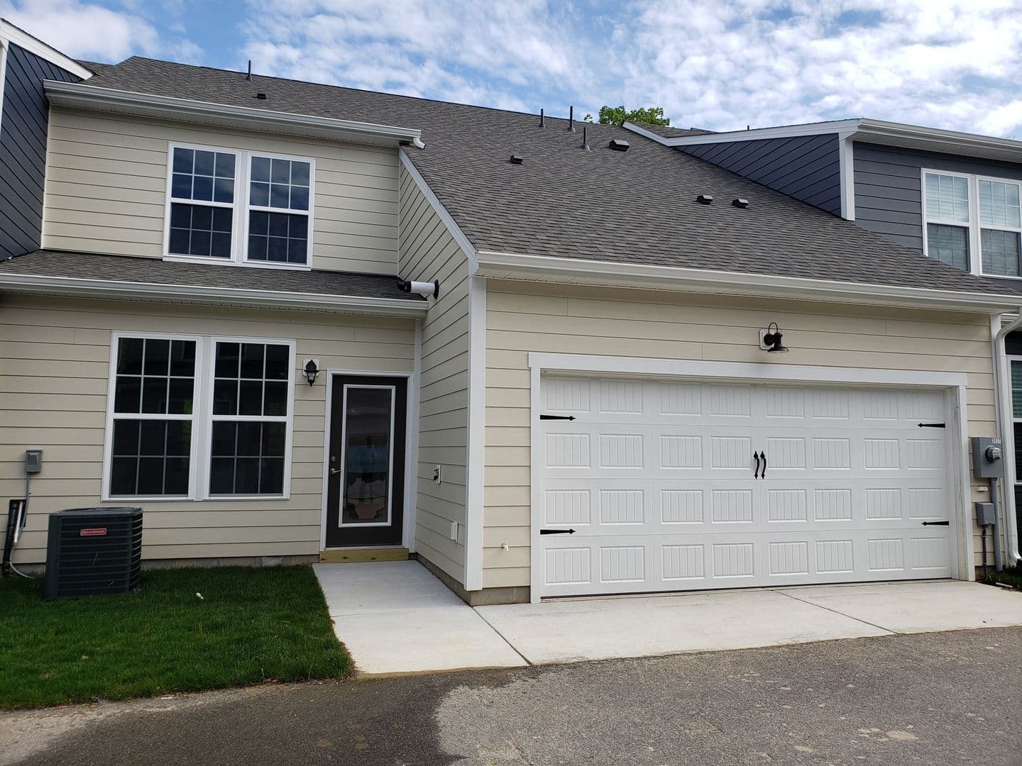 Williamsburg House: 3937 Northridge Street