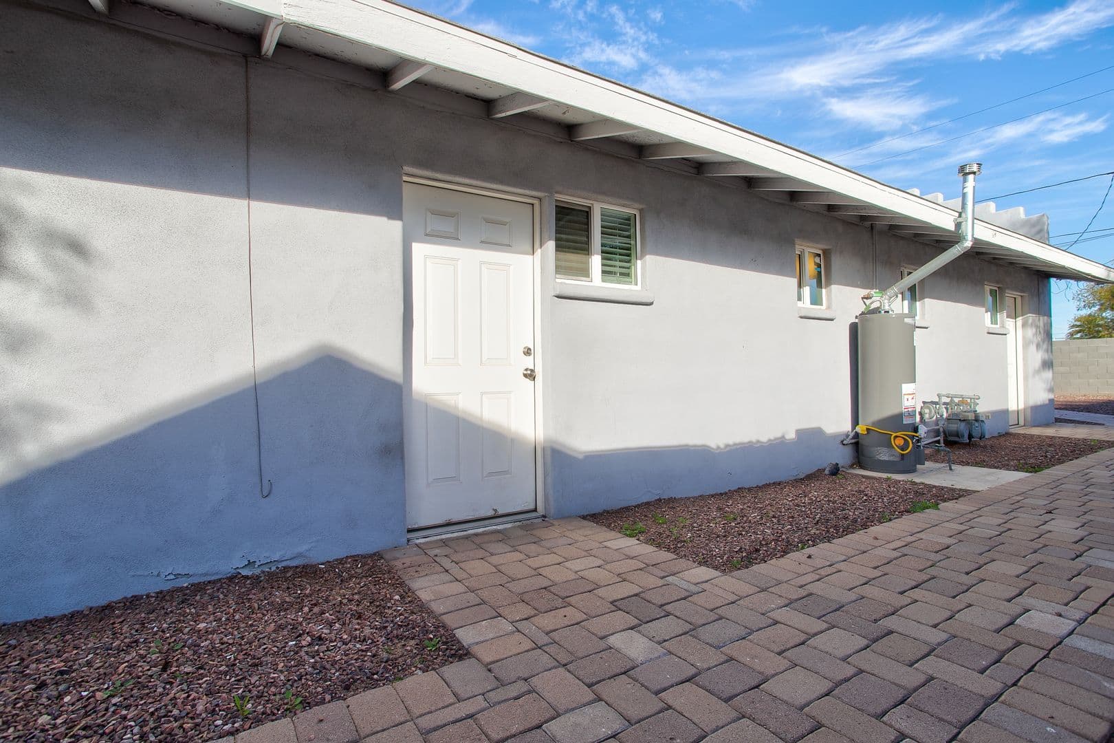 Phoenix Apartment: 206-216 E Jones Avenue