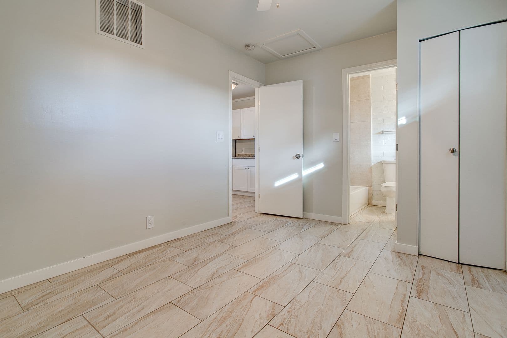 Phoenix Apartment: 206-216 E Jones Avenue
