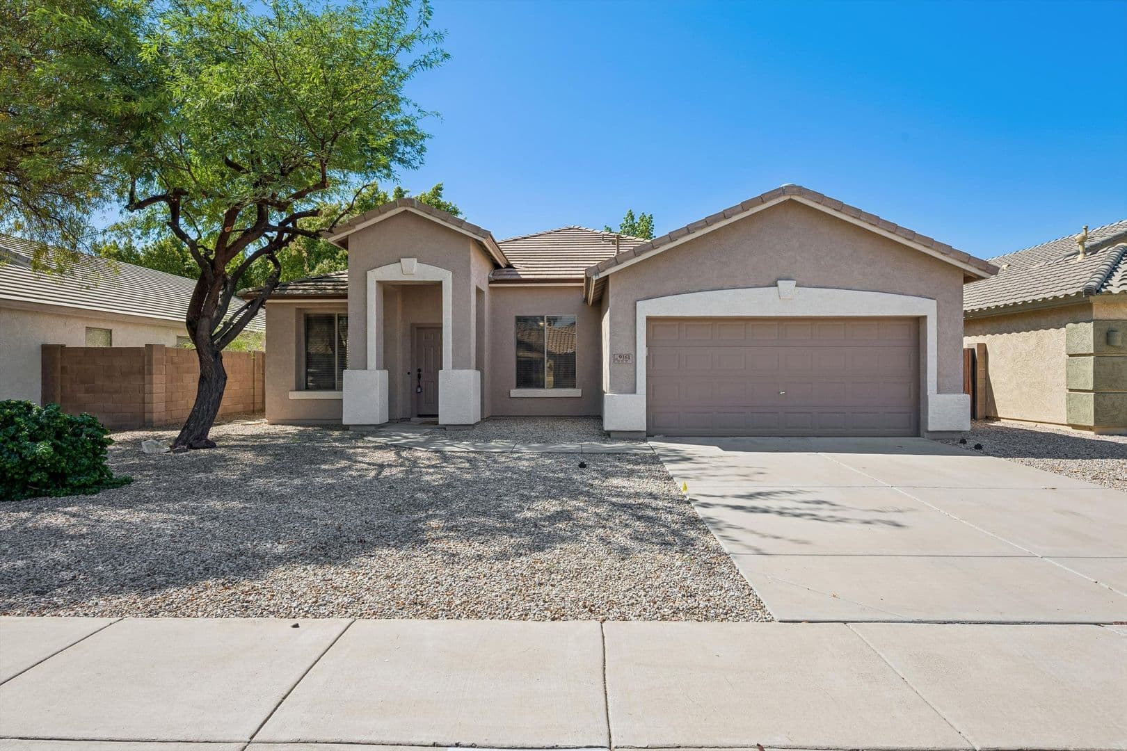 Peoria House: 9161 W Salter Drive