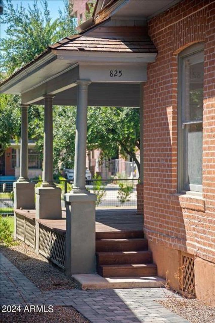 Phoenix House: 825 N 3rd Avenue