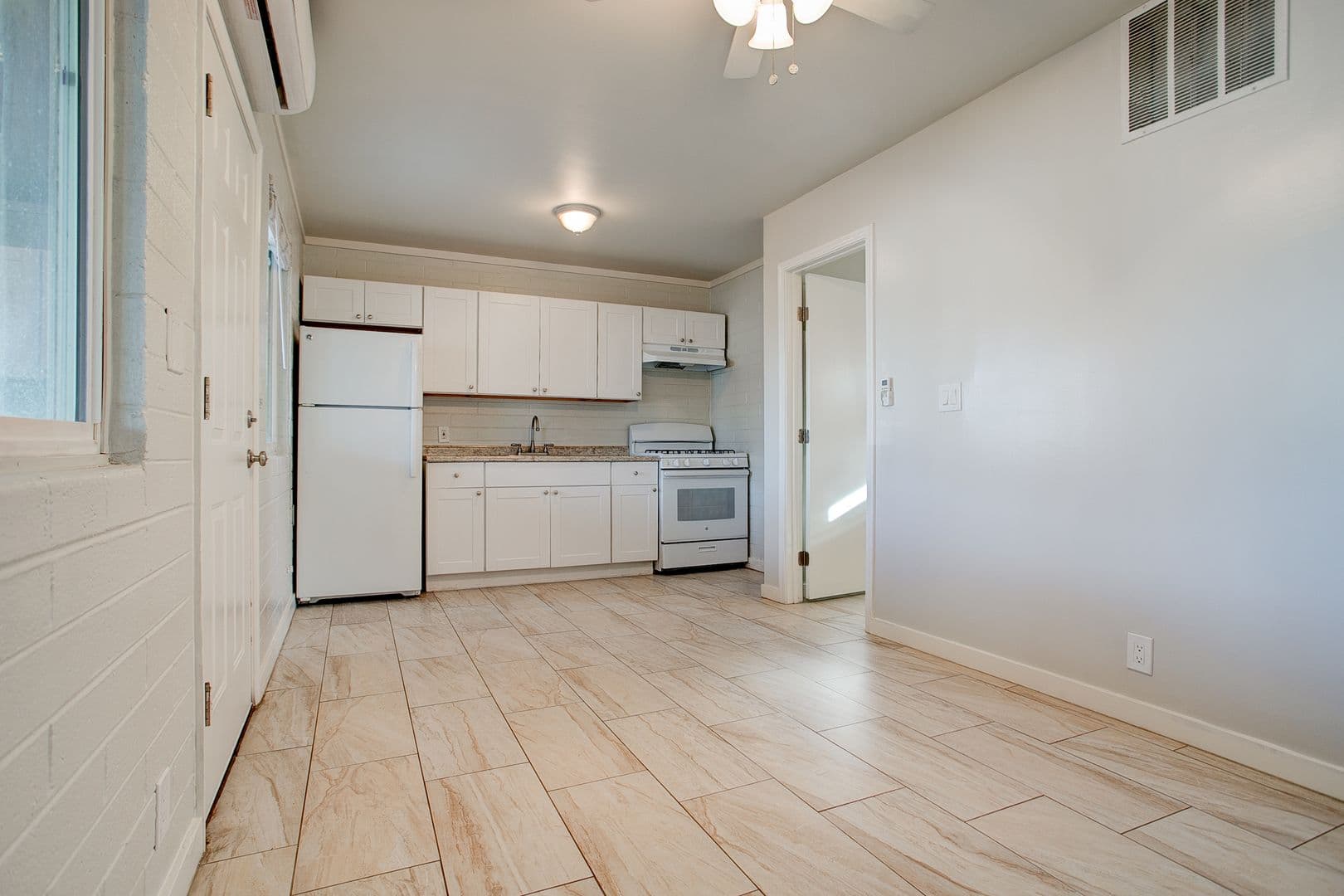 Phoenix Apartment: 206-216 E Jones Avenue