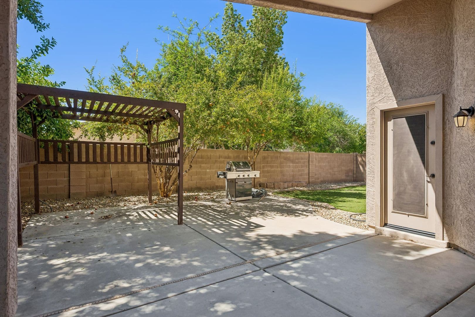 Peoria House: 9161 W Salter Drive