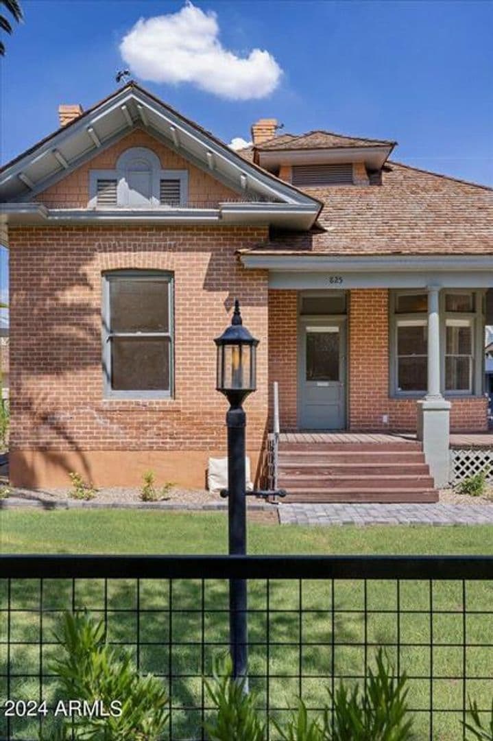 Phoenix House: 825 N 3rd Avenue