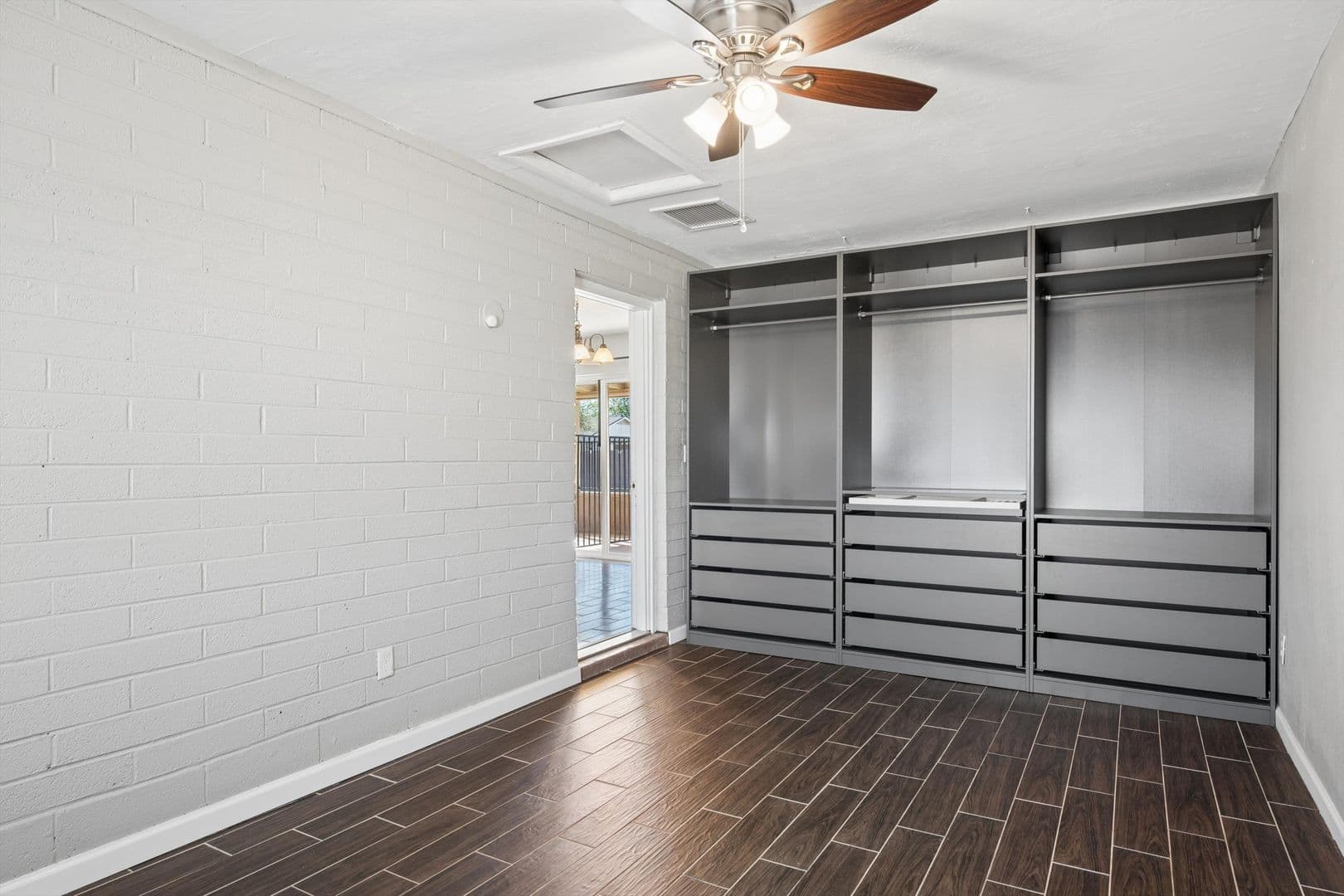 Phoenix House: 2327 W Sunnyside Avenue