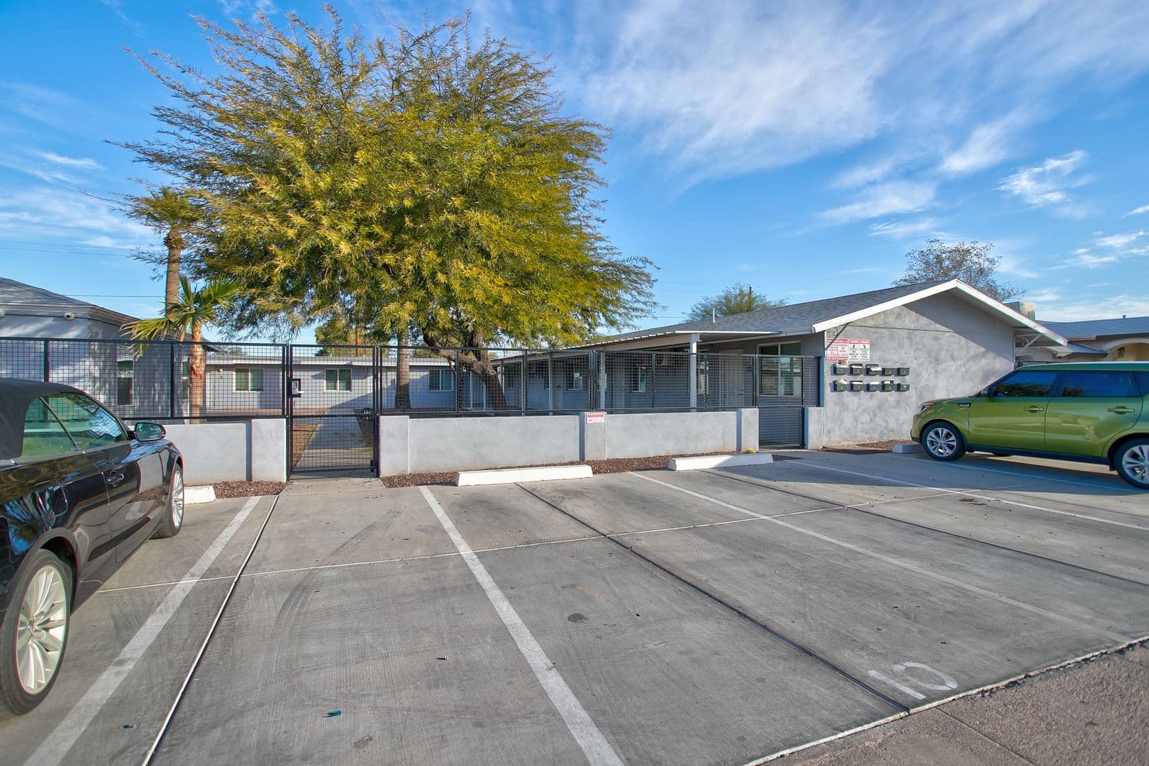 Phoenix Apartment: 206-216 E Jones Avenue