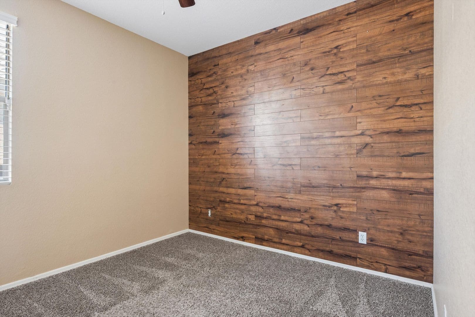 Peoria House: 9161 W Salter Drive
