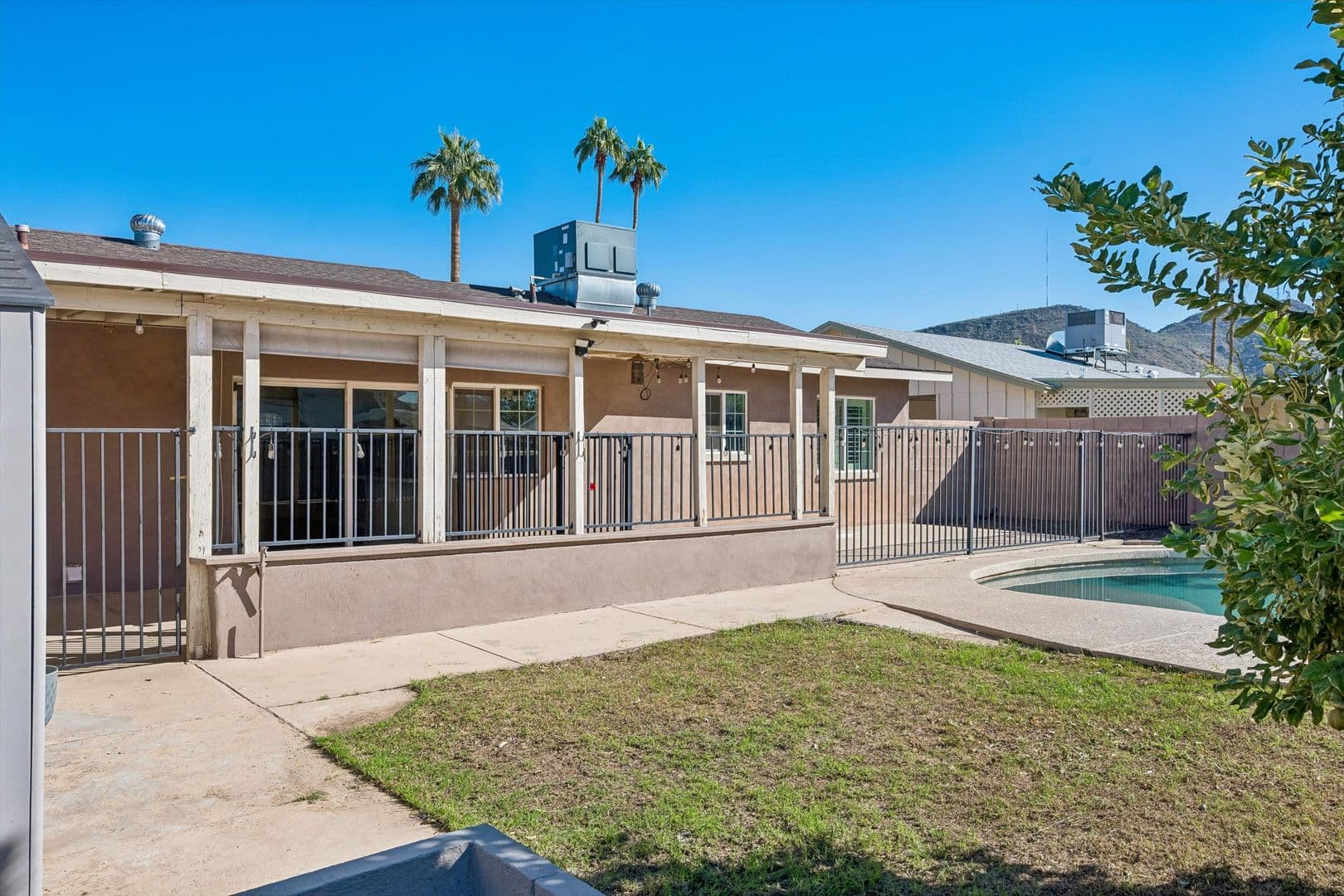 Phoenix House: 2327 W Sunnyside Avenue