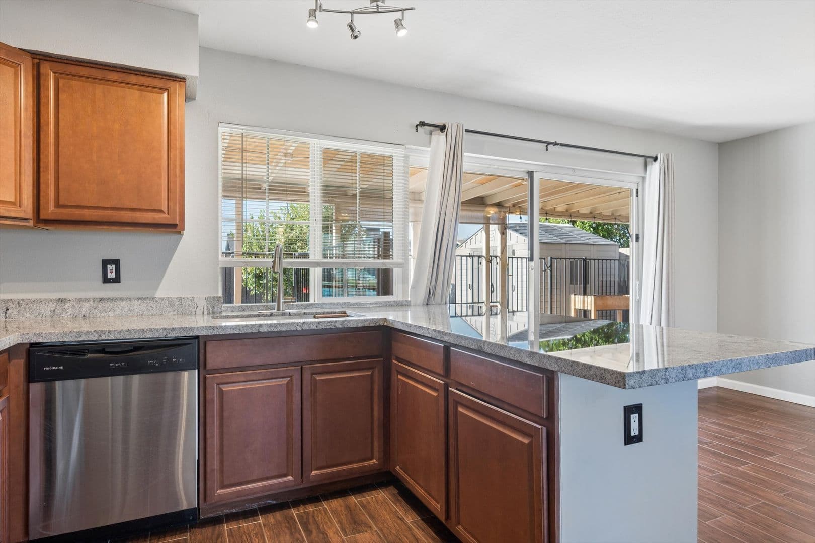 Phoenix House: 2327 W Sunnyside Avenue
