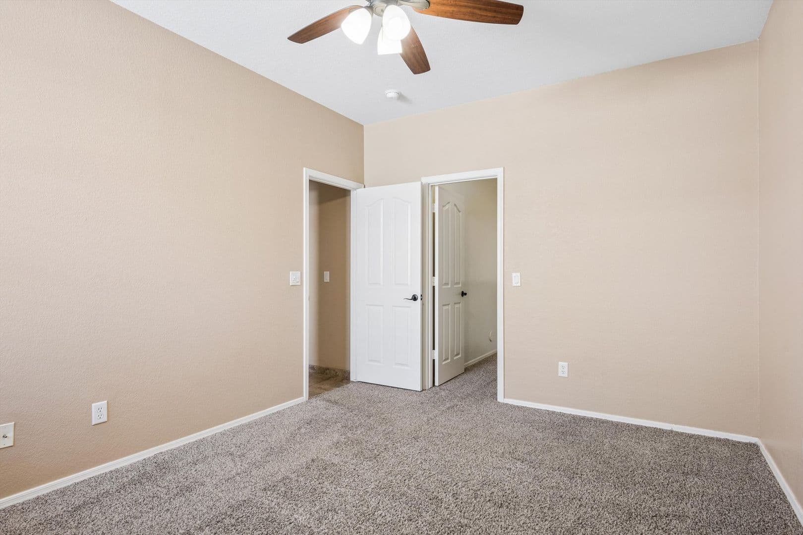 Peoria House: 9161 W Salter Drive