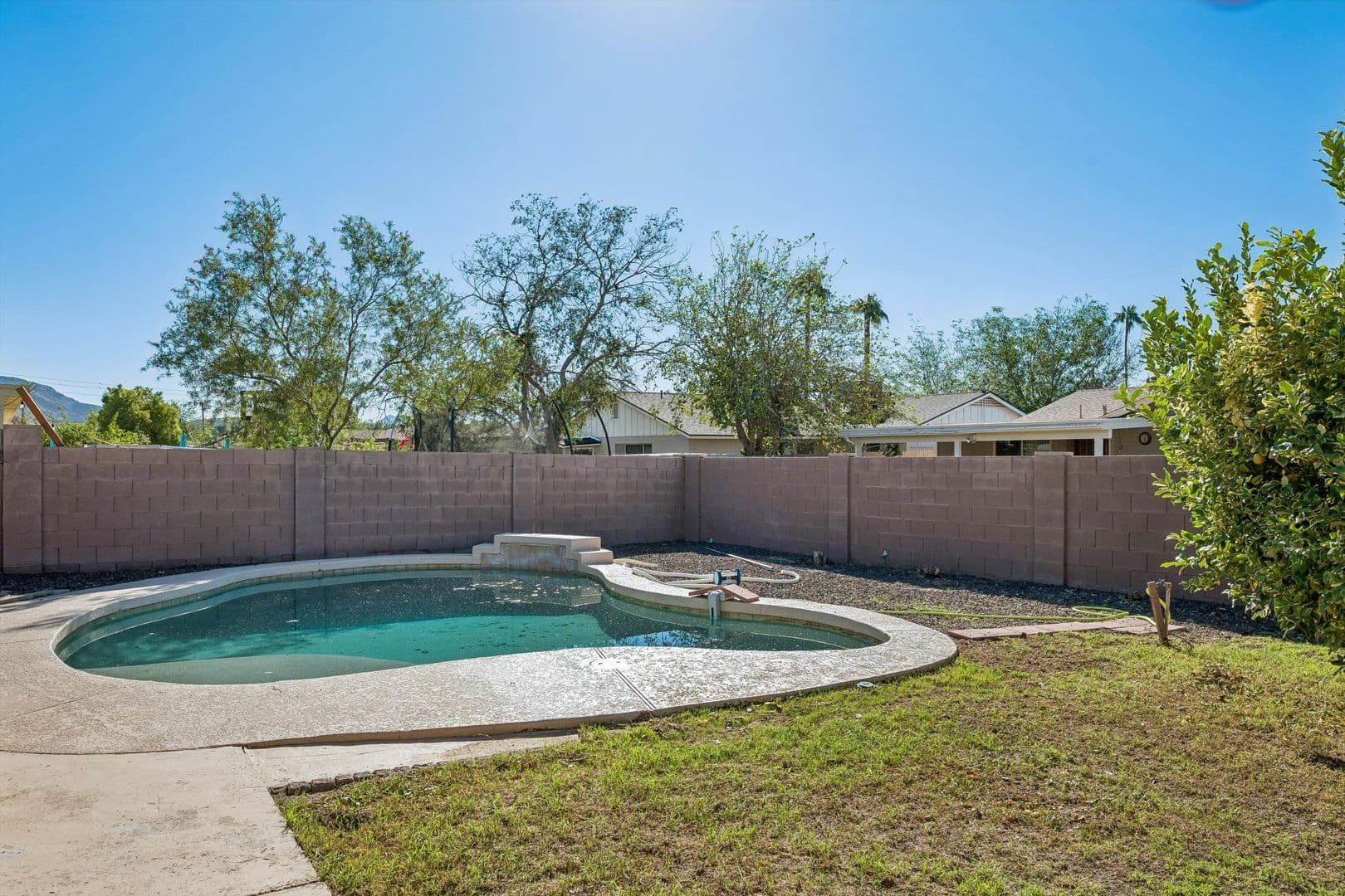 Phoenix House: 2327 W Sunnyside Avenue