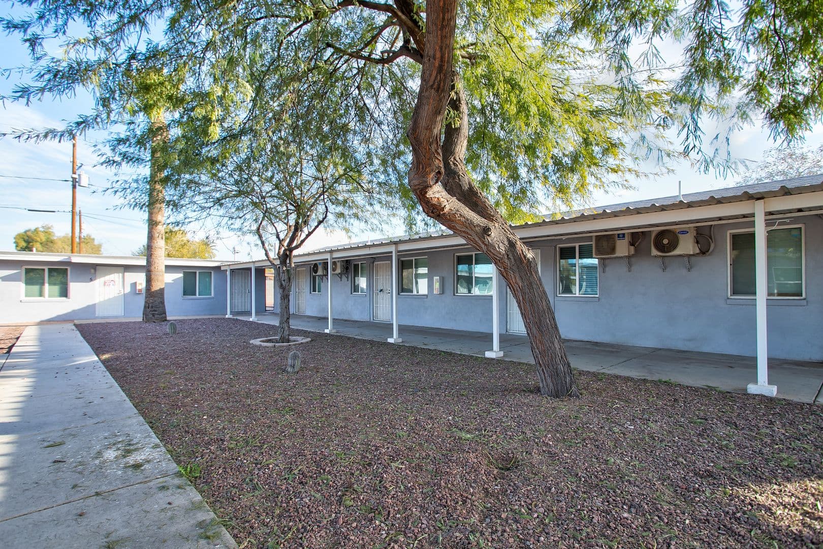 Phoenix Apartment: 206-216 E Jones Avenue