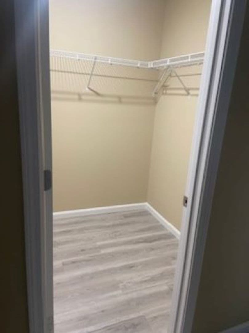 Bardstown Apartment: Pineview Drive