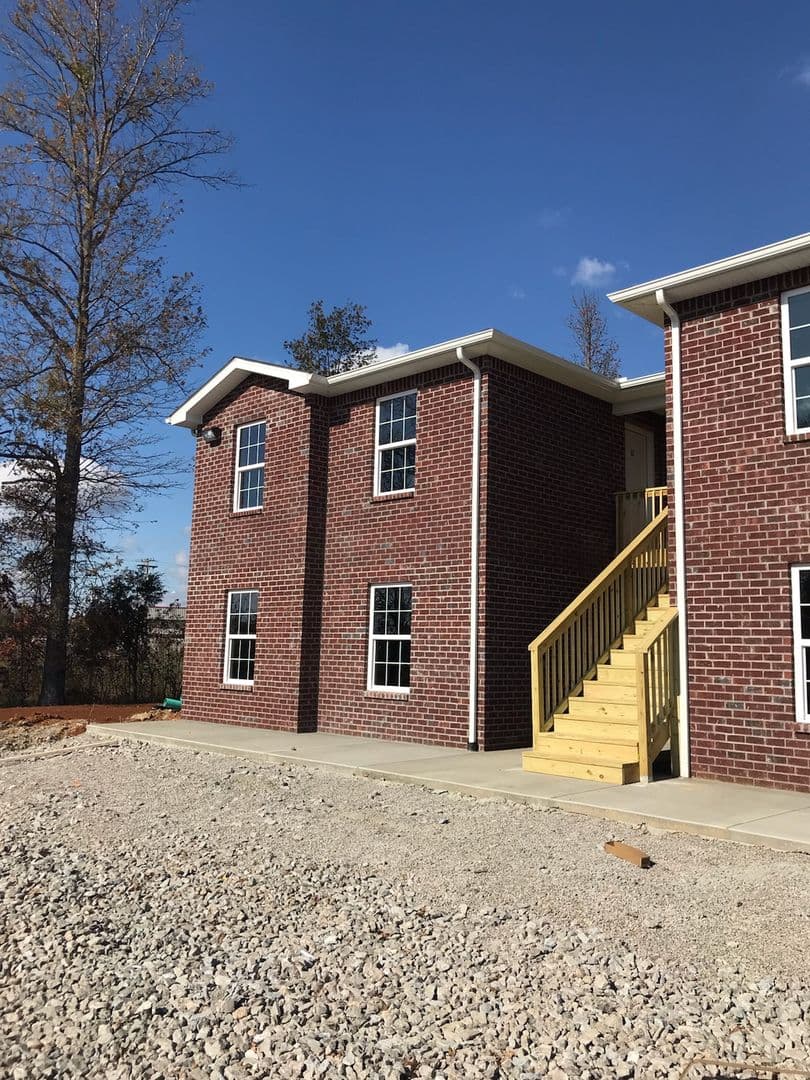 Bardstown Apartment: Pineview Drive