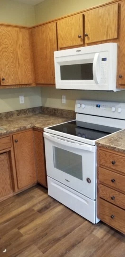 Bardstown Apartment: Pineview Drive