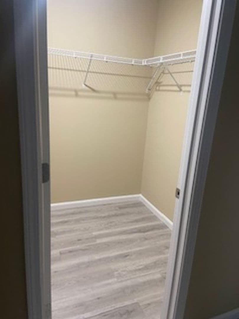Bardstown Apartment: Pineview Drive