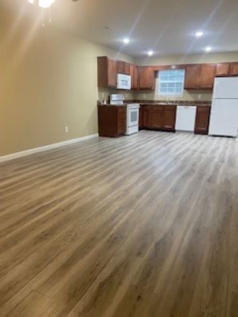 Bardstown Apartment: Pineview Drive