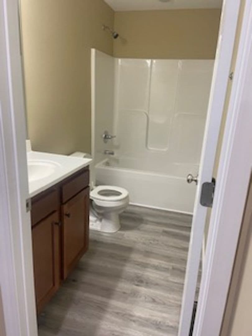 Bardstown Apartment: Pineview Drive