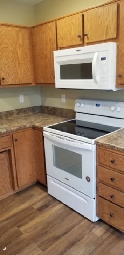 Bardstown Apartment: Pineview Drive
