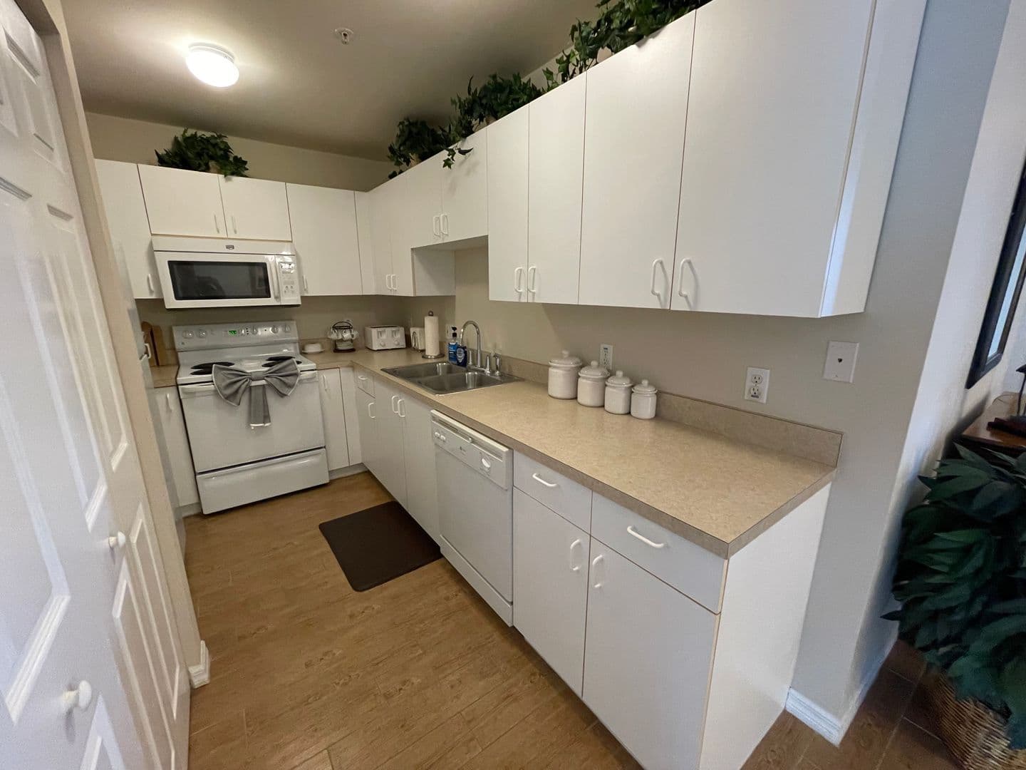 Naples Condo: 519 Roma Ct. #2103