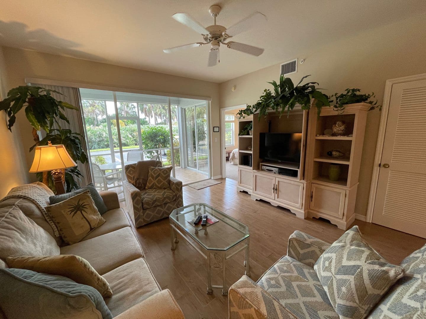 Naples Condo: 519 Roma Ct. #2103