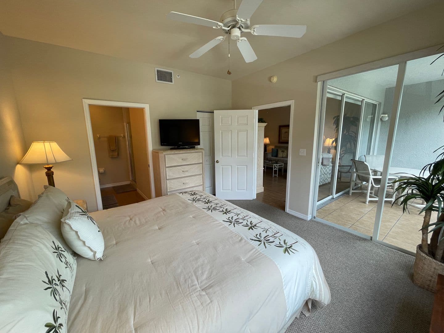 Naples Condo: 519 Roma Ct. #2103