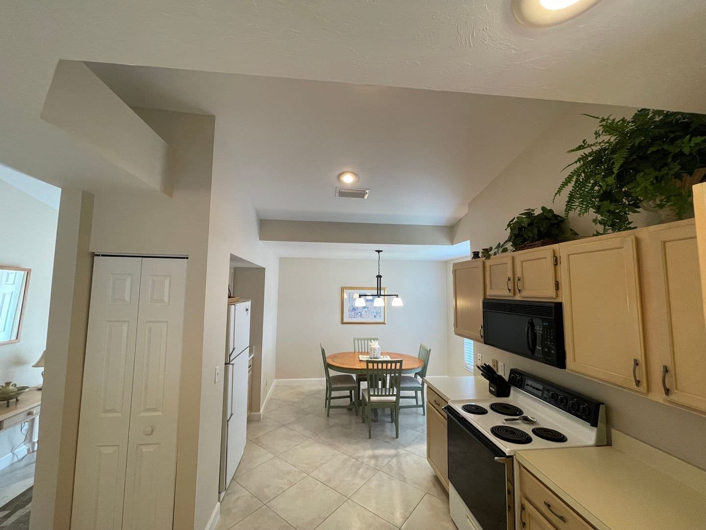 Naples Condo: 440 Wiggins Lake Ct. #201