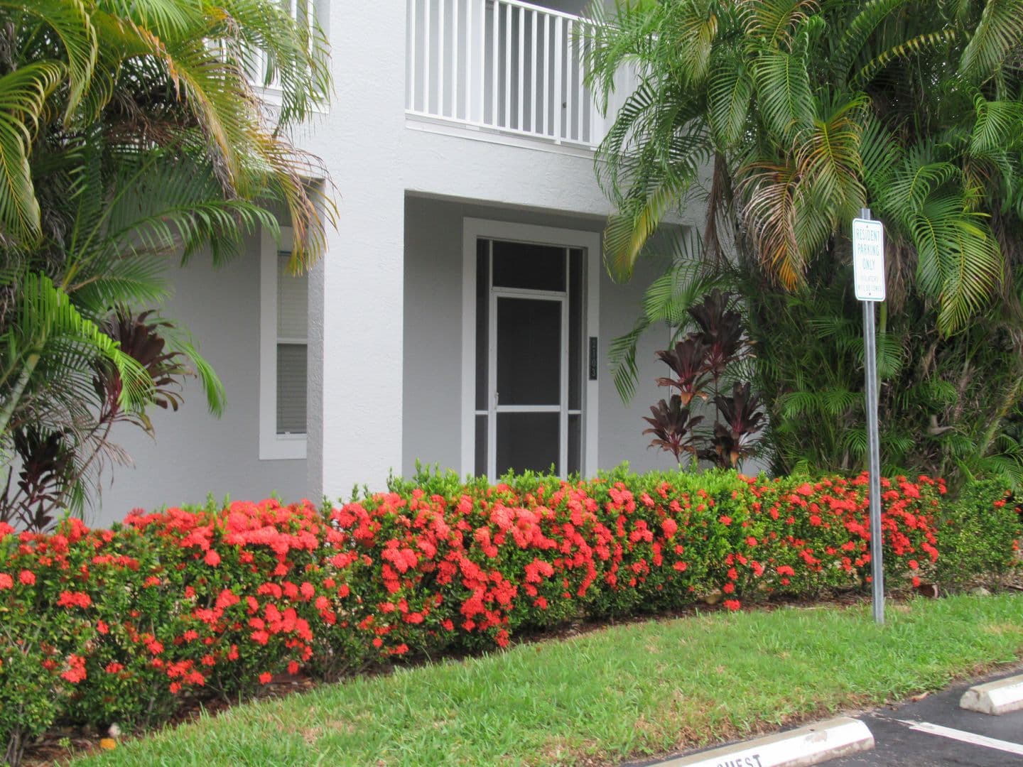 Naples Condo: 519 Roma Ct. #2103