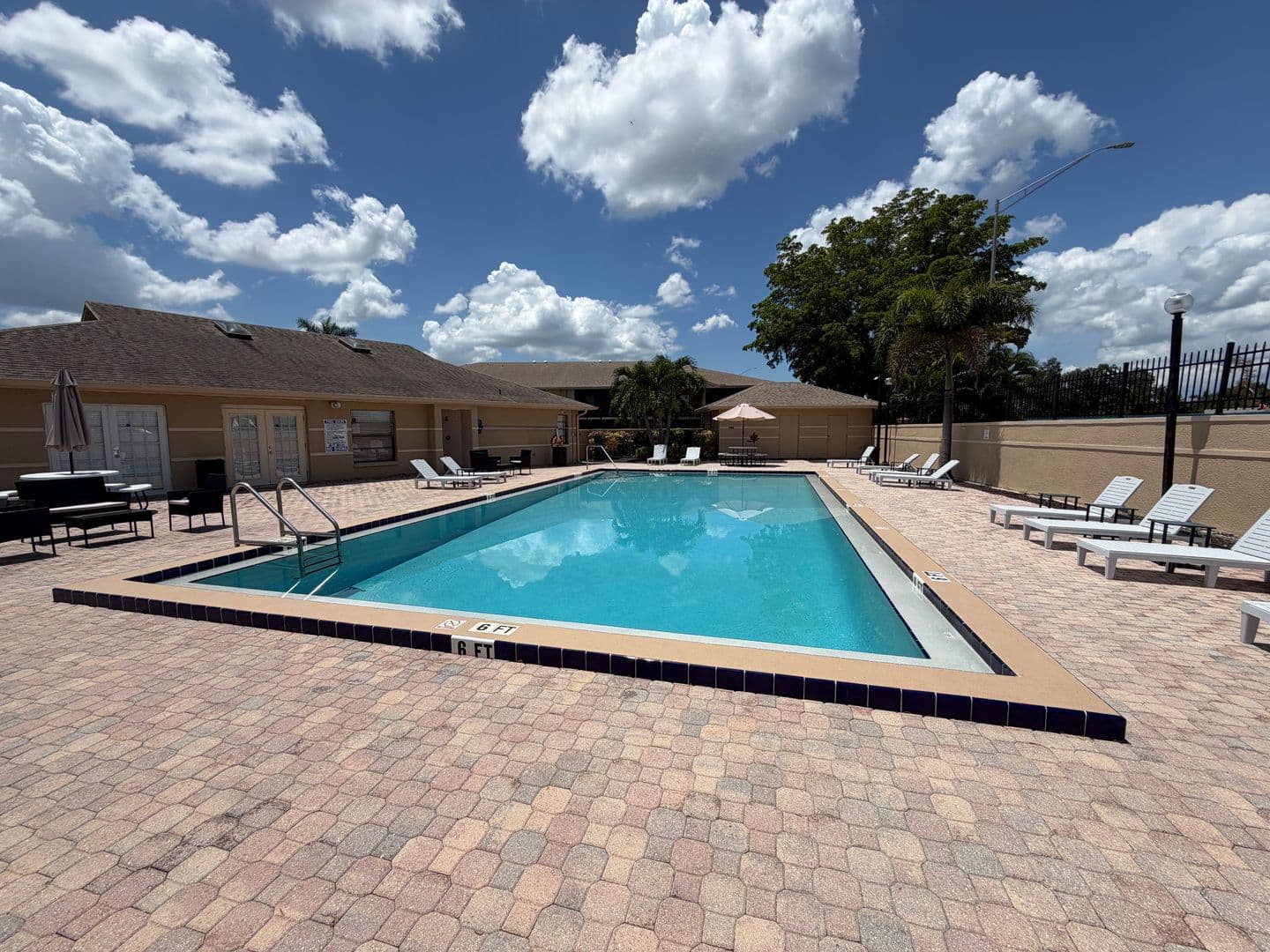 Fort Myers Condo: 5307 Summerlin Rd.