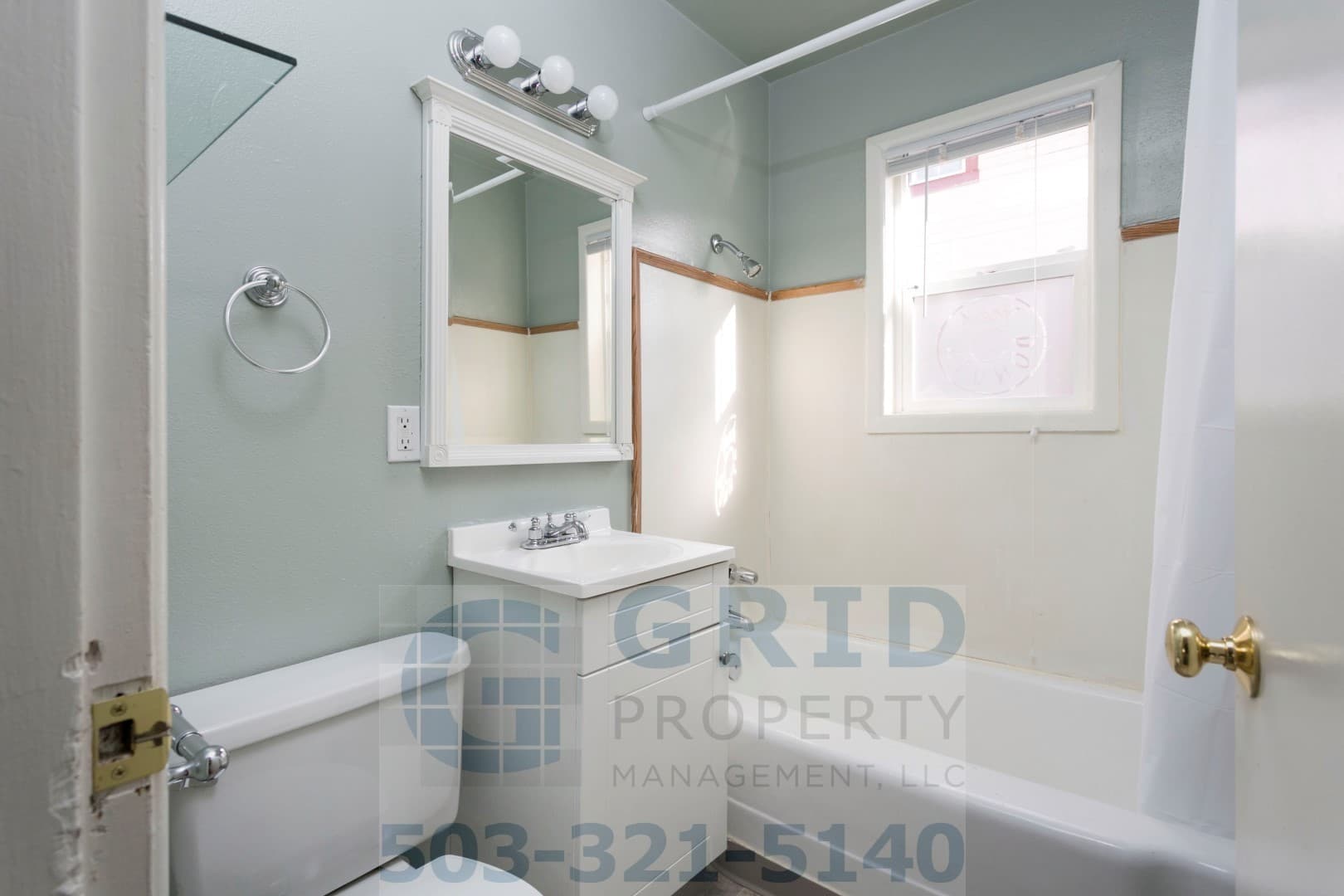 Portland Apartment: 68 NE Monroe Ave