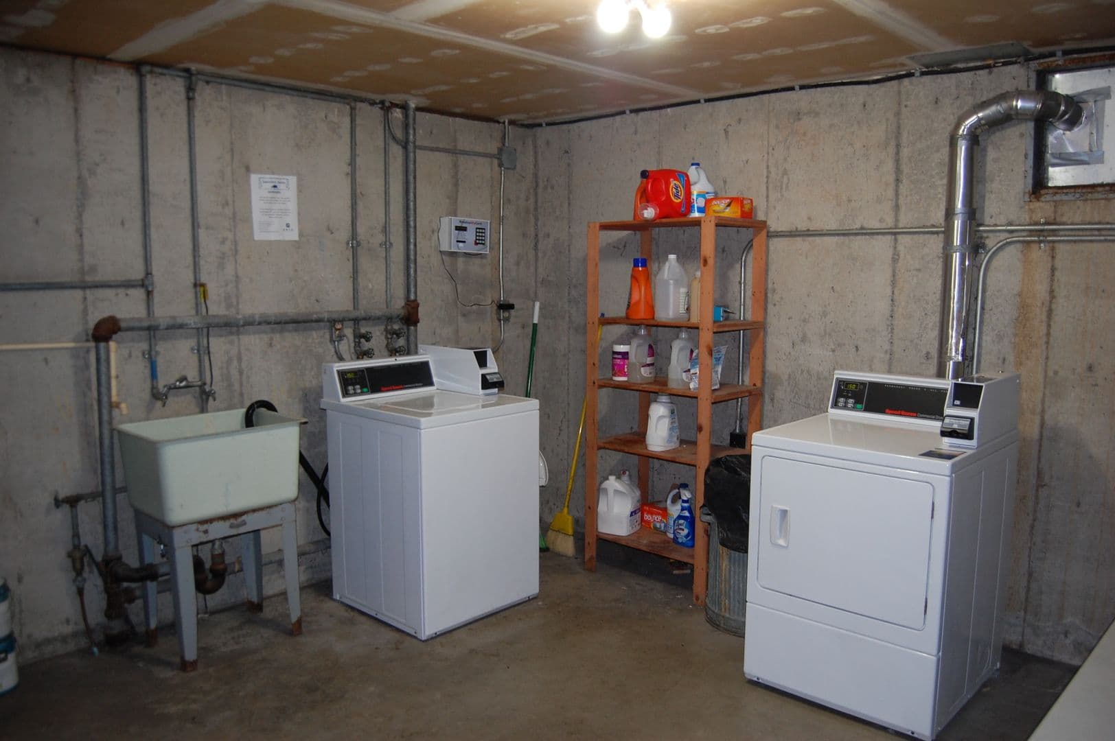 Portland Apartment: 1131 SE 17th Avenue, Unit A