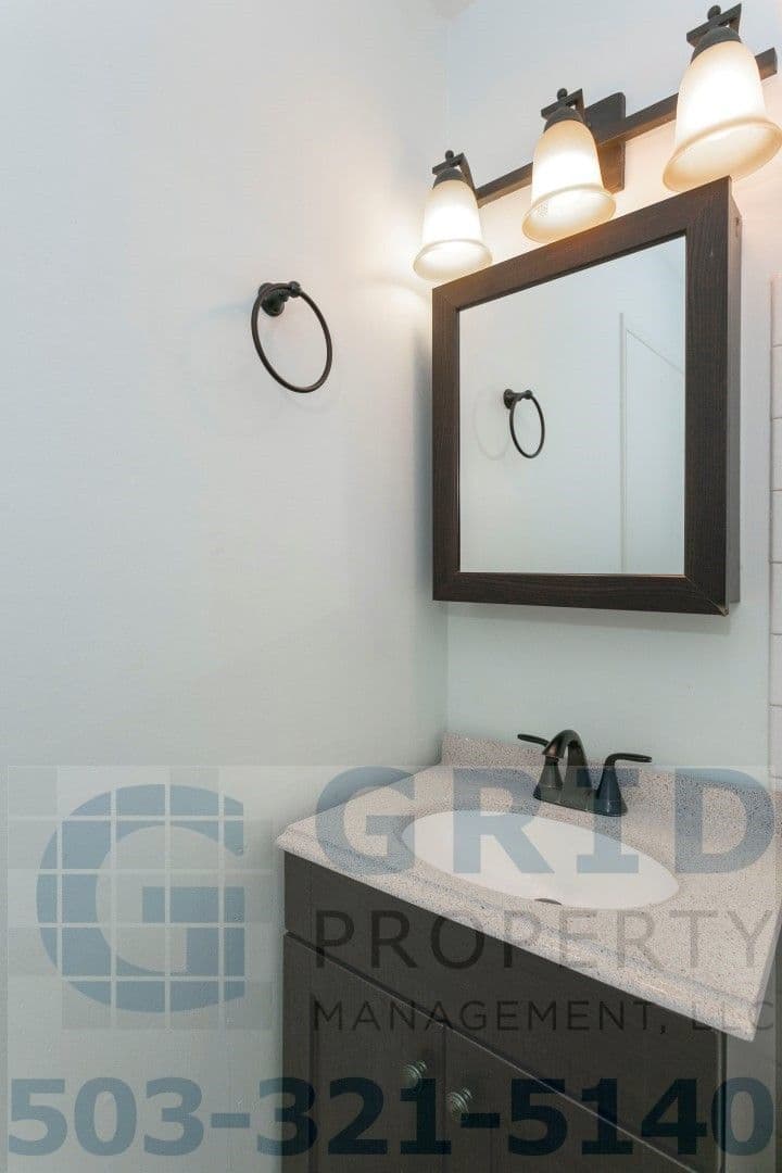 Portland Apartment: 1131 SE 17th Avenue, Unit A