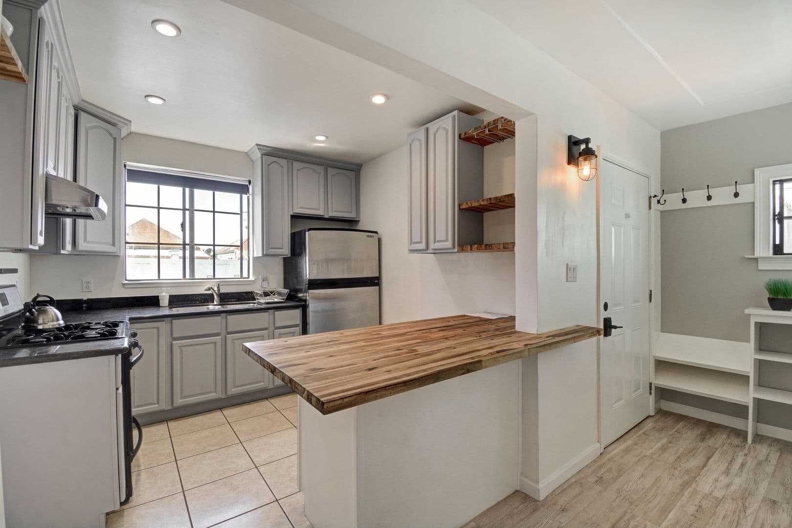 Oakland Apartment: 2775-2777 E.21st Street