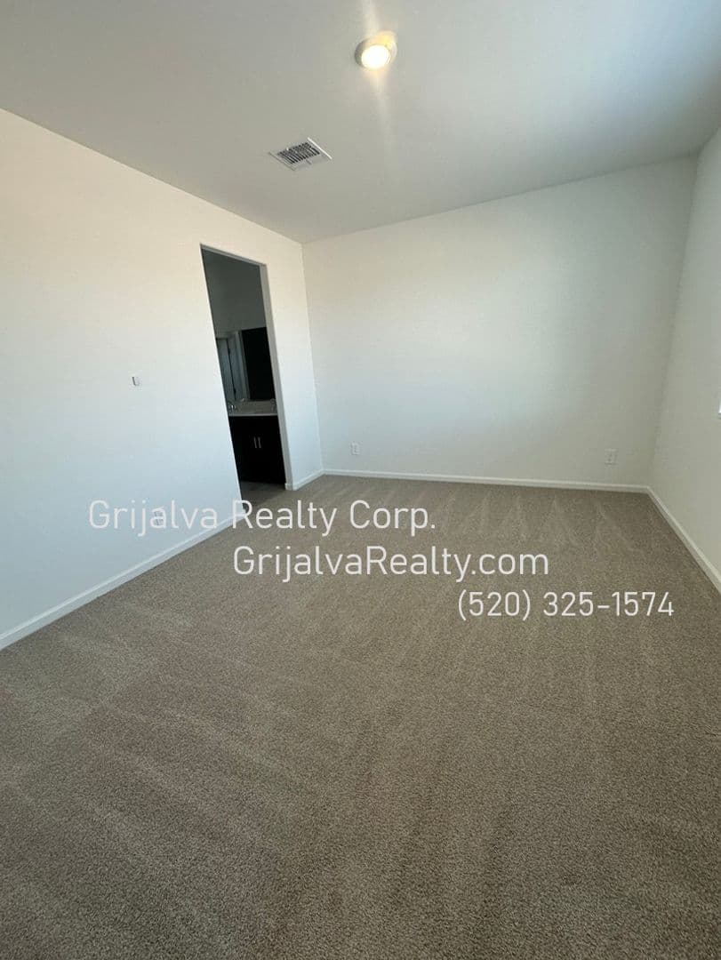 Marana House: 12688 N Fire Brand St