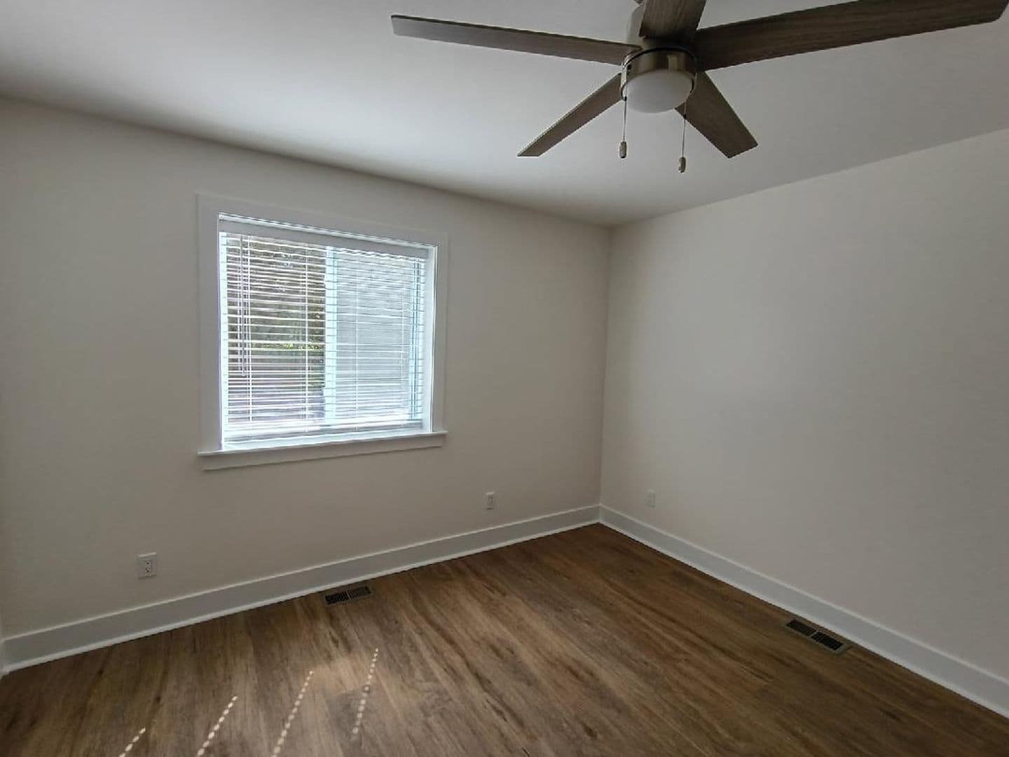 Charlevoix Apartment: 808 Sherman St