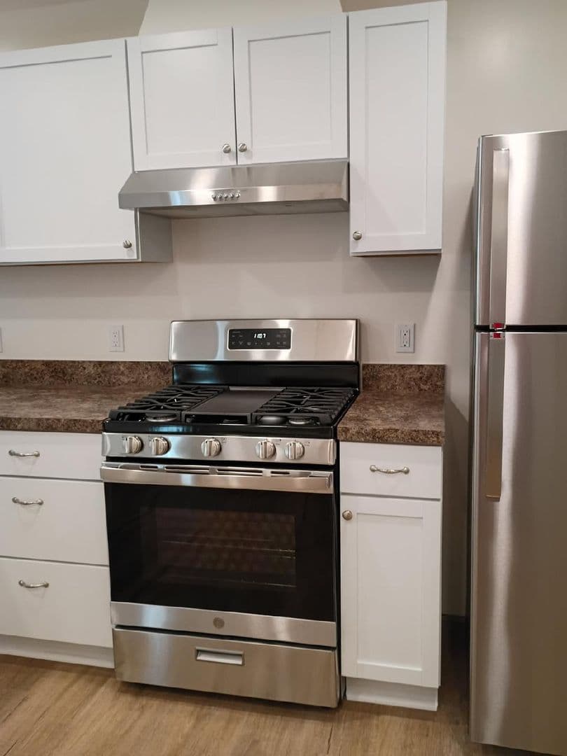 Charlevoix Apartment: 808 Sherman St