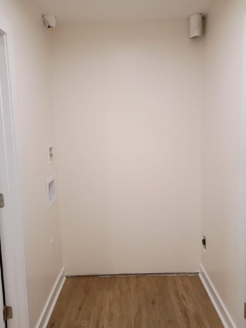 Charlevoix Apartment: 808 Sherman St