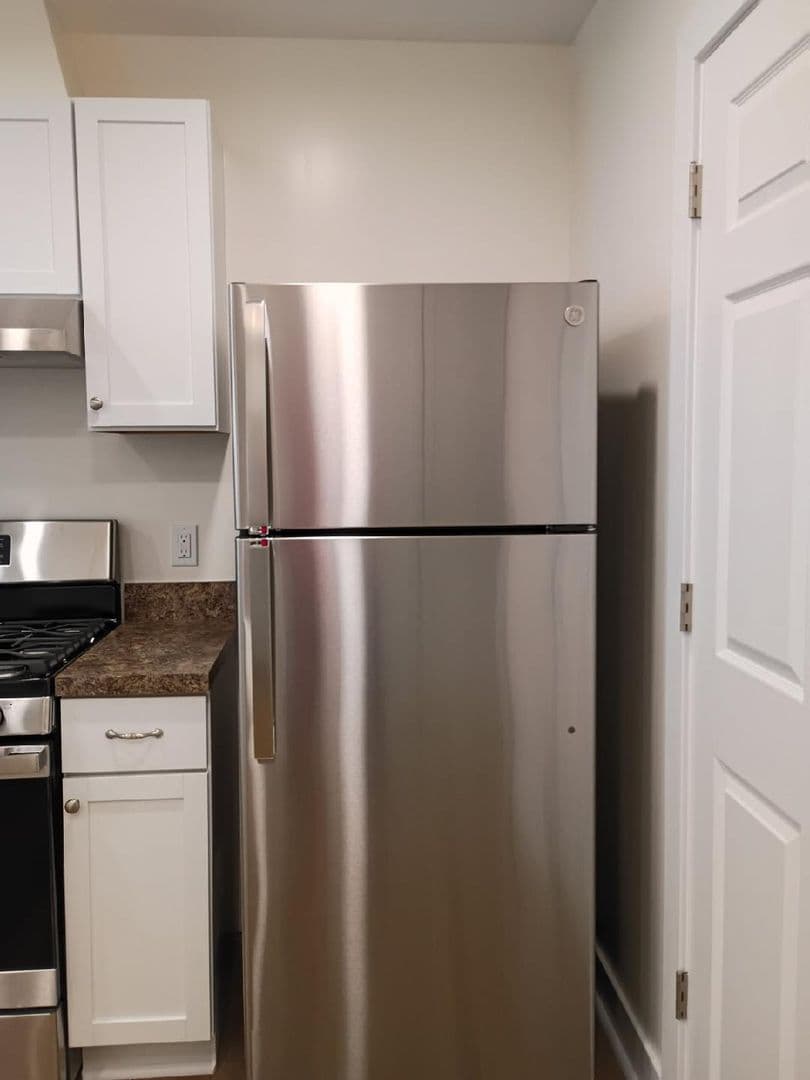 Charlevoix Apartment: 808 Sherman St