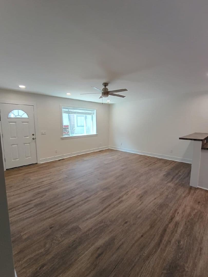 Charlevoix Apartment: 808 Sherman St