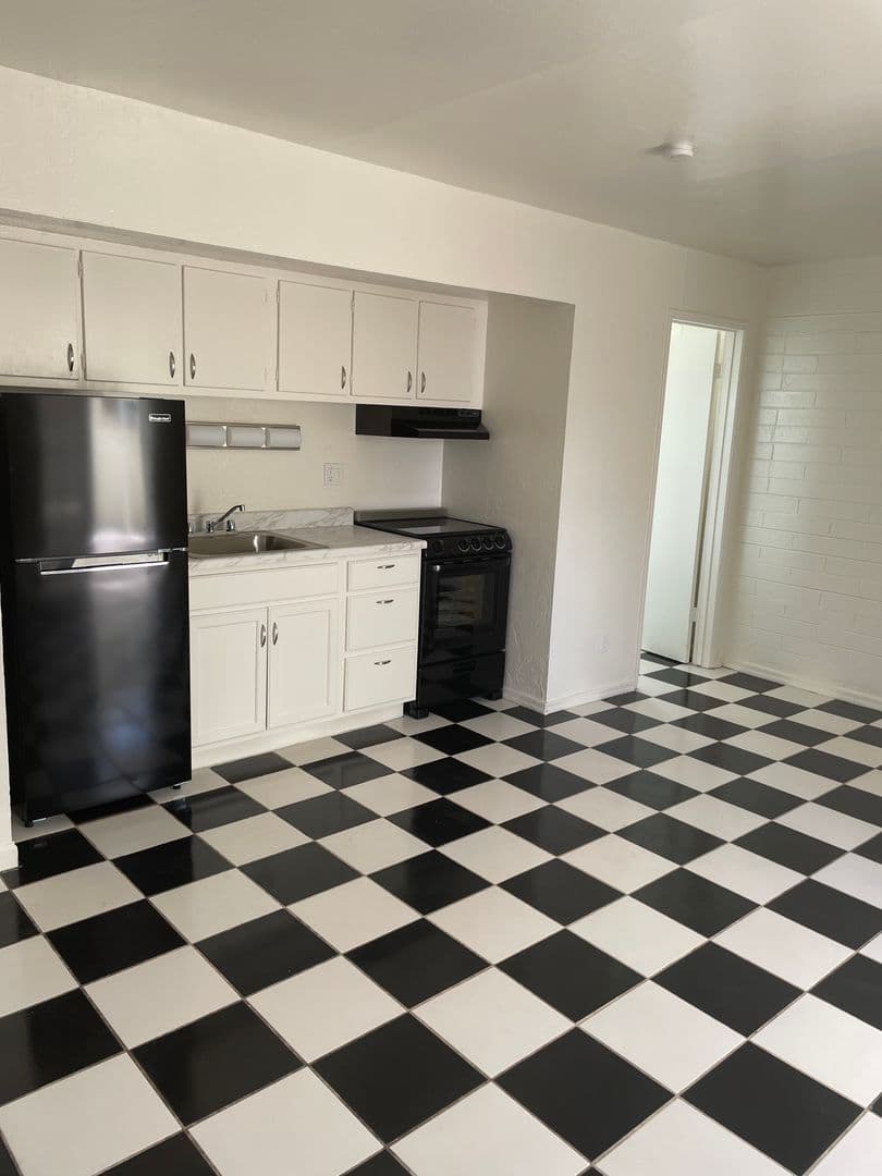 Tucson Apartment: 737 N. Alvernon Way