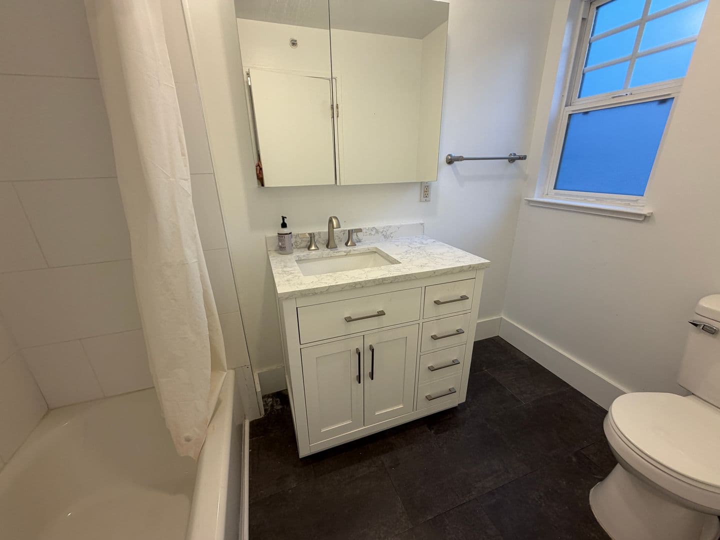 San Francisco Apartment: 900 Van Ness Ave