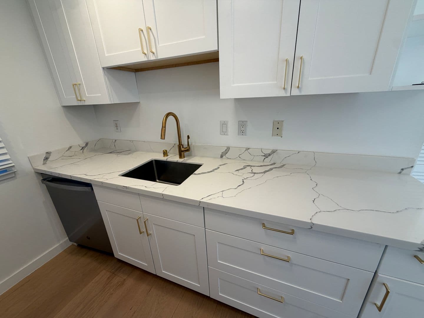 San Francisco Apartment: 900 Van Ness Ave