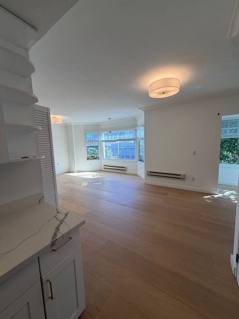 San Francisco Apartment: 900 Van Ness Ave